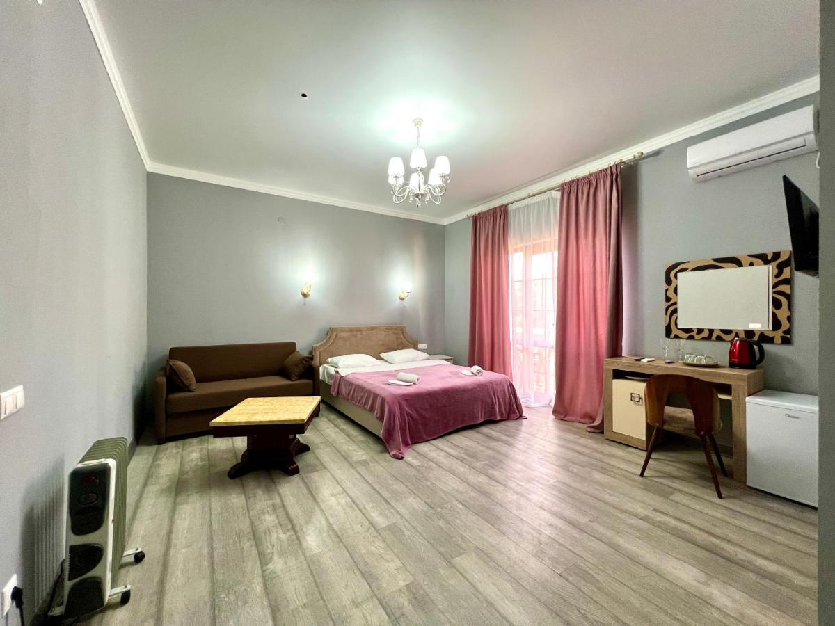 Hotel In Sukhum 수쿰 외부 사진