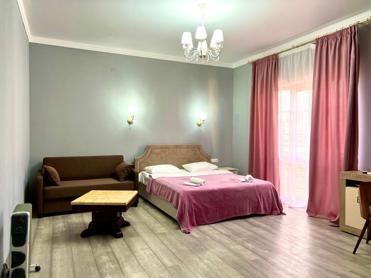 Hotel In Sukhum 수쿰 외부 사진